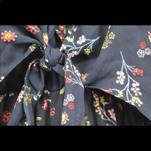 Everly ~ Navy Floral ~ Halter Jumpsuit ~ size Medium ~ dropped inseam - Picture 5 of 14
